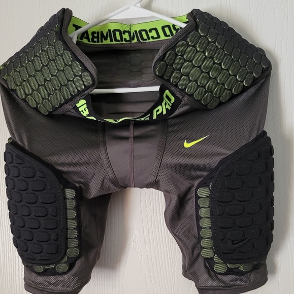 2pc Nike Pro Combat Dry-Fit Shirt & Shorts Combo - Picture 2 of 5